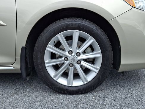 Used 2014 Toyota Camry XLE w/ Leather Package FWD image 9
