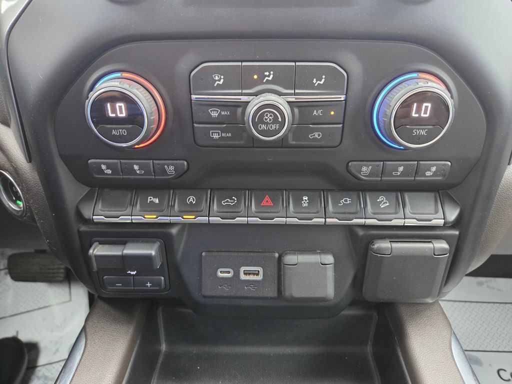 Used 2020 Chevrolet Silverado 1500 LTZ AWD/4WD image 24