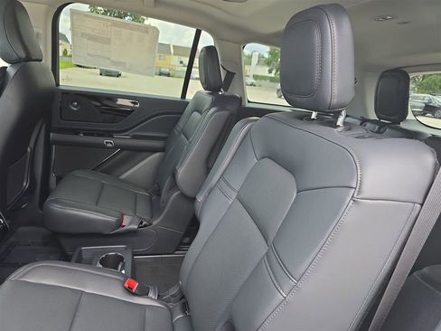 New 2025 Lincoln Aviator 2WD w/ Equipment Group 101A image 15