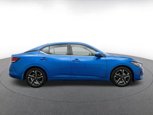Used 2025 Nissan Sentra SV FWD image 9
