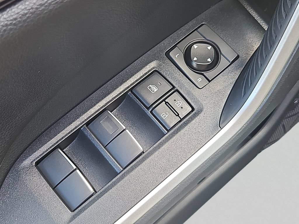Used 2020 Toyota RAV4 XSE AWD/4WD image 19