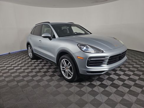 Used 2023 Porsche Cayenne AWD/4WD image 2