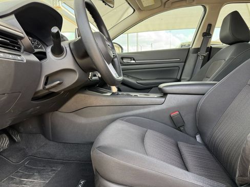 Used 2025 Nissan Altima 2.5 SV FWD image 27