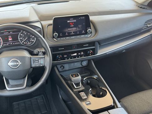 Used 2025 Nissan Rogue SV FWD image 20