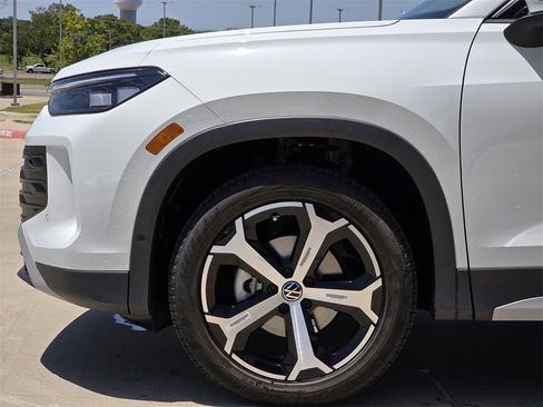 New 2025 Volkswagen Tiguan SE image 5