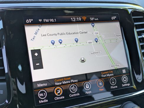 Used 2021 Jeep Grand Cherokee Laredo X image 33