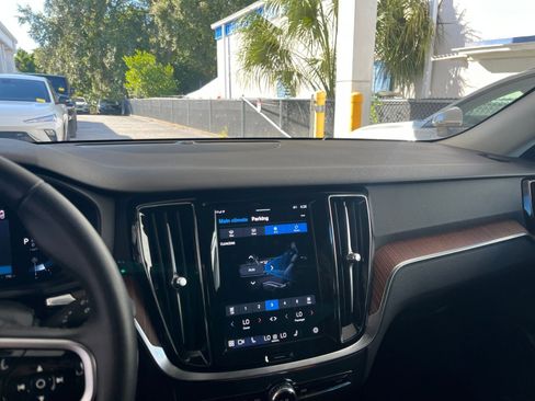 Used 2025 Volvo V60 B5 Cross Country Plus image 18