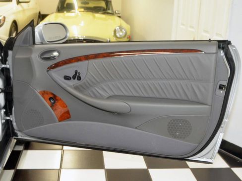 Used 2006 Mercedes-Benz CLK 350 Cabriolet w/ Premium Pkg image 23