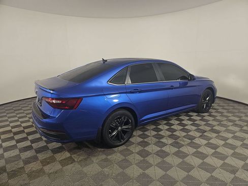 Used 2024 Volkswagen Jetta SE FWD image 4