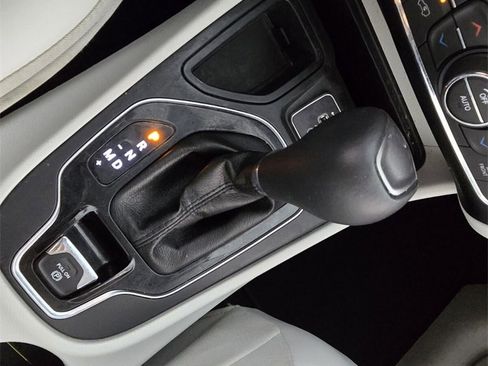 Used 2019 Jeep Cherokee Limited image 21