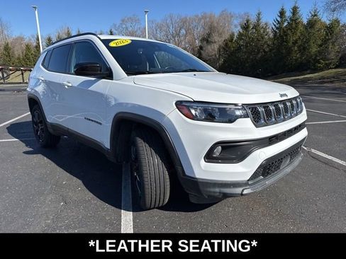 Used 2023 Jeep Compass Latitude AWD/4WD image 4