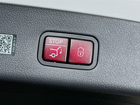 Used 2024 Mercedes-Benz GLC 300 image 29