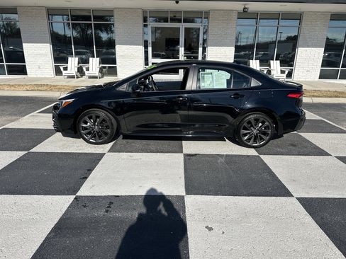 Used 2025 Toyota Corolla SE image 1