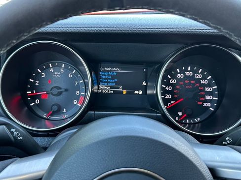Used 2016 Ford Mustang Shelby GT350 w/ Technology Package RWD image 29