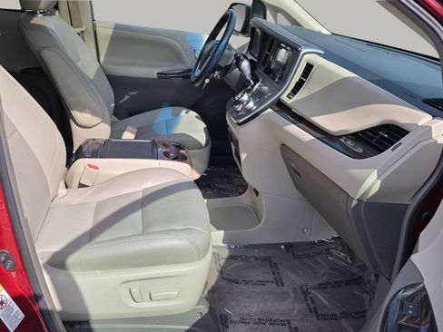Used 2016 Toyota Sienna XLE Premium FWD image 35