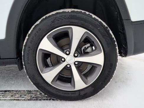 Used 2021 Jeep Cherokee Limited image 10