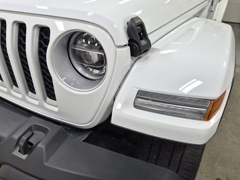 Used 2021 Jeep Wrangler Unlimited Sahara w/ Cold Weather Group AWD/4WD image 13