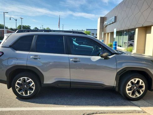 Used 2025 Subaru Forester Premium AWD/4WD image 3