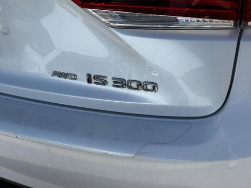 Used 2018 Lexus IS 300 AWD w/ Premium Package image 8