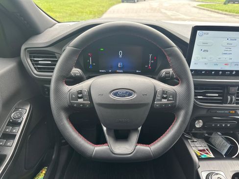 Used 2025 Ford Escape ST-Line Select w/ Tech Pack #1 AWD/4WD image 16