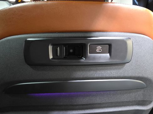 Used 2019 BMW X5 xDrive50i w/ M Sport Package image 30