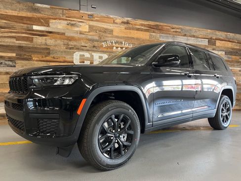 New 2025 Jeep Grand Cherokee L Altitude image 13