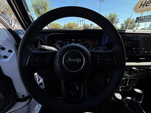 Used 2025 Jeep Wrangler Unlimited Rubicon AWD/4WD image 22