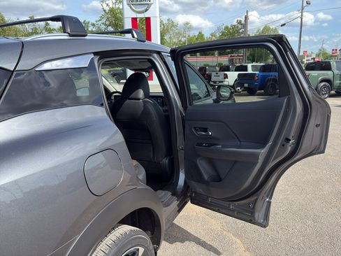 New 2026 Nissan Kicks SR w/ Cold Weather Package image 21