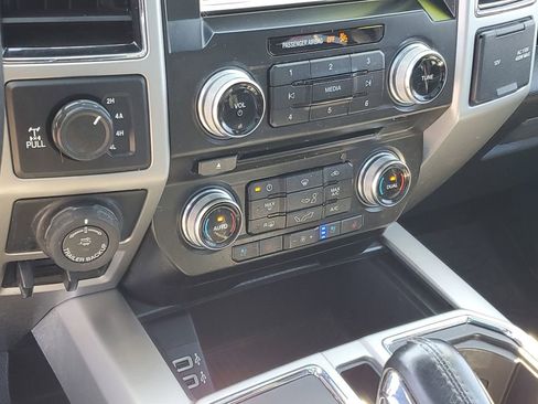 Used 2018 Ford F150 Lariat w/ Equipment Group 502A Luxury AWD/4WD image 23