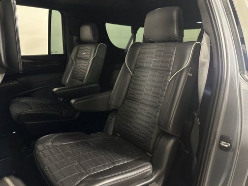 Used 2022 Cadillac Escalade ESV Premium Luxury Platinum AWD/4WD image 25