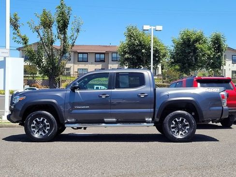 Certified 2022 Toyota Tacoma TRD Off-Road w/ Technology Package AWD/4WD image 9