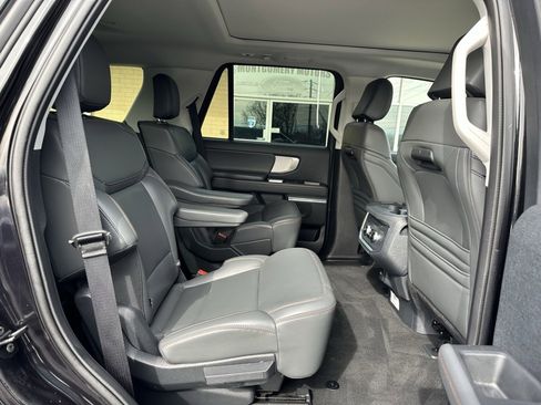 Used 2025 Ford Expedition Active image 23