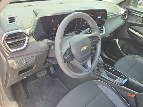 Used 2025 Chevrolet TrailBlazer LT AWD/4WD image 15