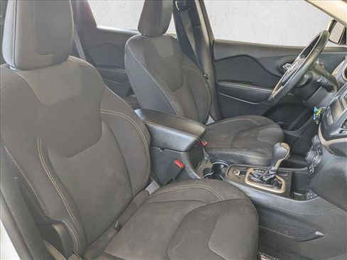 Used 2016 Jeep Cherokee Latitude FWD image 21