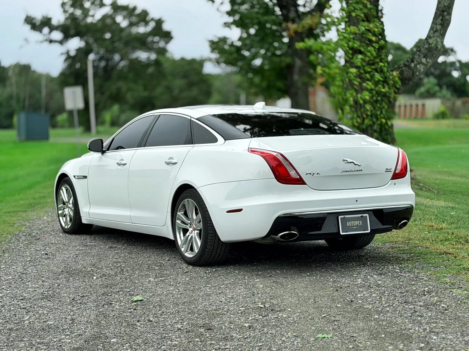 Used 2017 Jaguar XJ L Portfolio AWD/4WD image 21
