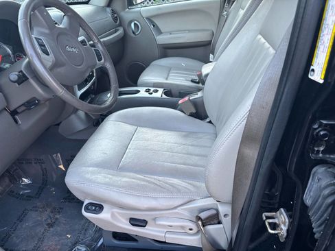 Used 2005 Jeep Liberty Limited AWD/4WD image 14