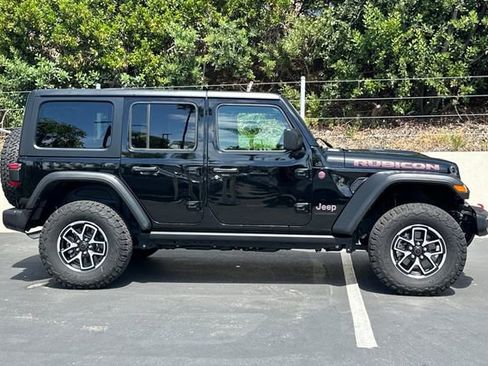Used 2025 Jeep Wrangler Unlimited Rubicon AWD/4WD image 6
