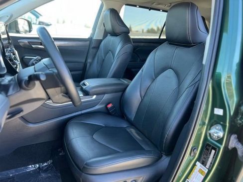 Used 2023 Toyota Highlander Limited image 15