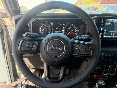 Used 2026 Jeep Wrangler Unlimited Rubicon AWD/4WD image 24