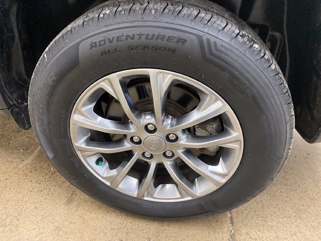 Used 2021 Jeep Cherokee Latitude Lux w/ Sun & Sound Group AWD/4WD image 18