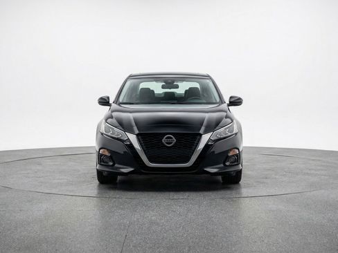 Used 2025 Nissan Altima 2.5 SV FWD image 1