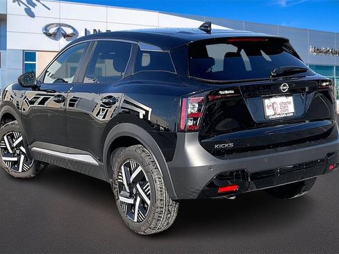 Used 2025 Nissan Kicks SV image 11