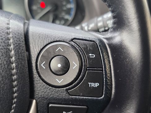 Used 2017 Toyota RAV4 XLE AWD/4WD image 18