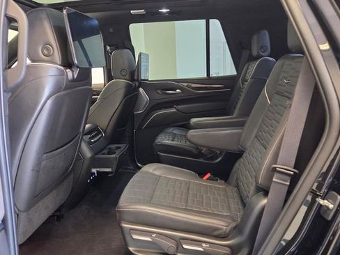Used 2023 Cadillac Escalade Sport Platinum w/ LPO, ONYX Package AWD/4WD image 14