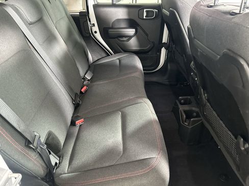 Used 2025 Jeep Wrangler Unlimited Rubicon image 23