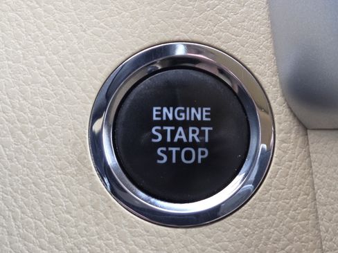 Used 2015 Toyota Highlander Limited Platinum AWD/4WD image 32