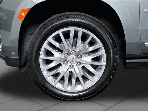 Used 2024 GMC Yukon Denali w/ Advanced Technology Package AWD/4WD image 11