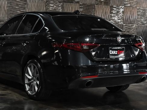 Used 2017 Alfa Romeo Giulia Sprint w/ Cold Weather Package image 13