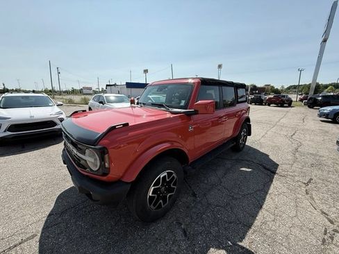 Used 2023 Ford Bronco Outer Banks AWD/4WD image 2