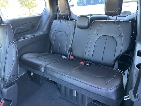 New 2026 Chrysler Pacifica Select image 46